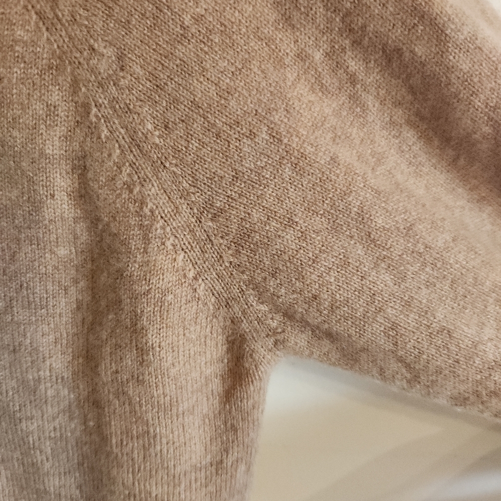 Garnet Hill Shirttail Cashmere Sweater Ruffle Detail Tan Cream Medium M - Picture 6 of 9